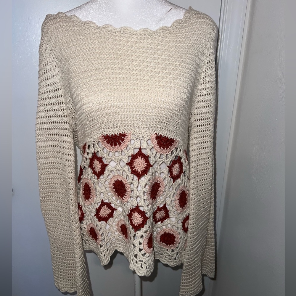 ***alya*** Size Small. long sleeve. Knitted Top. With Flowers. Hippie/Boho.